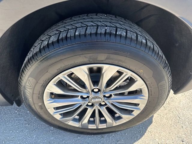 Used 2025 Cadillac XT4 Premium Luxury FWD image 26