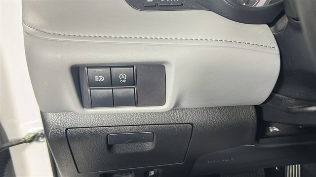 Used 2023 Toyota Highlander L FWD image 19