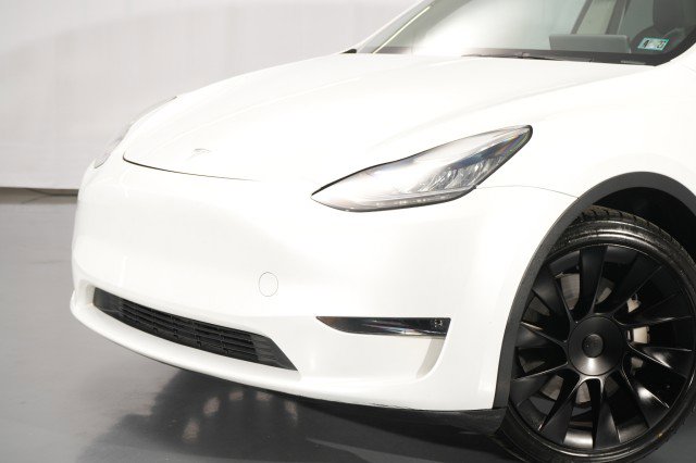 Used 2023 Tesla Model Y AWD image 3