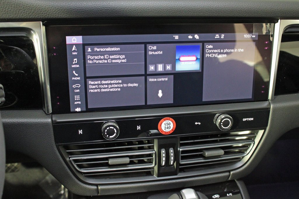 Used 2025 Porsche Macan image 26