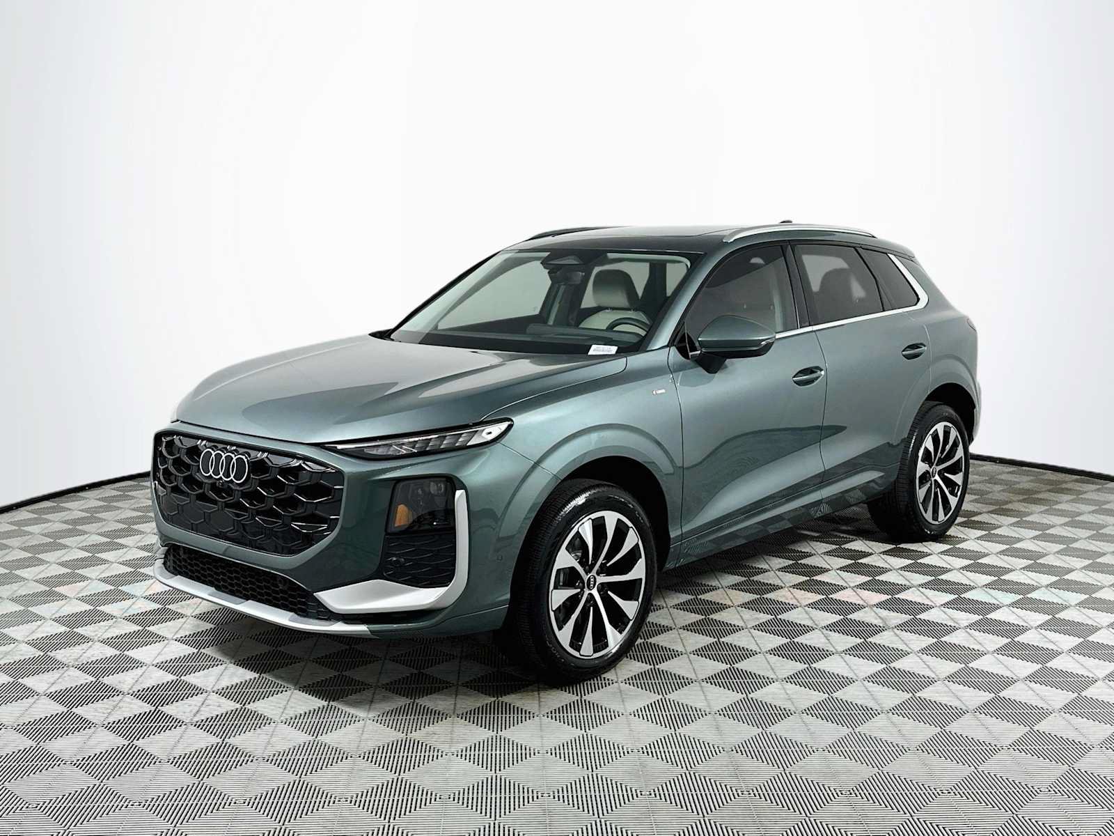 New 2026 Audi Q3 quattro 2.0T AWD/4WD image 3