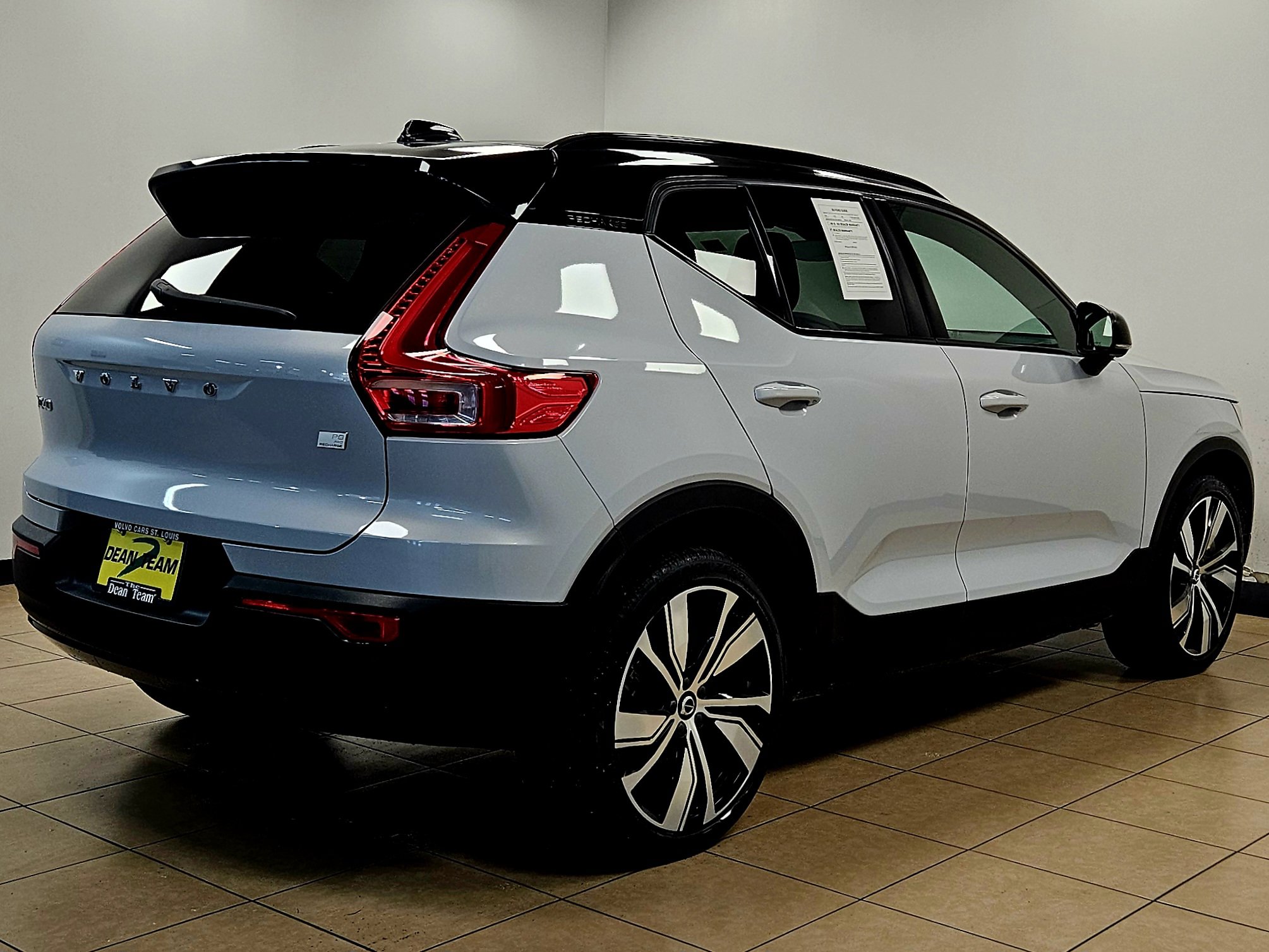 Used 2021 Volvo XC40 P8 Recharge w/ Advanced Package image 4