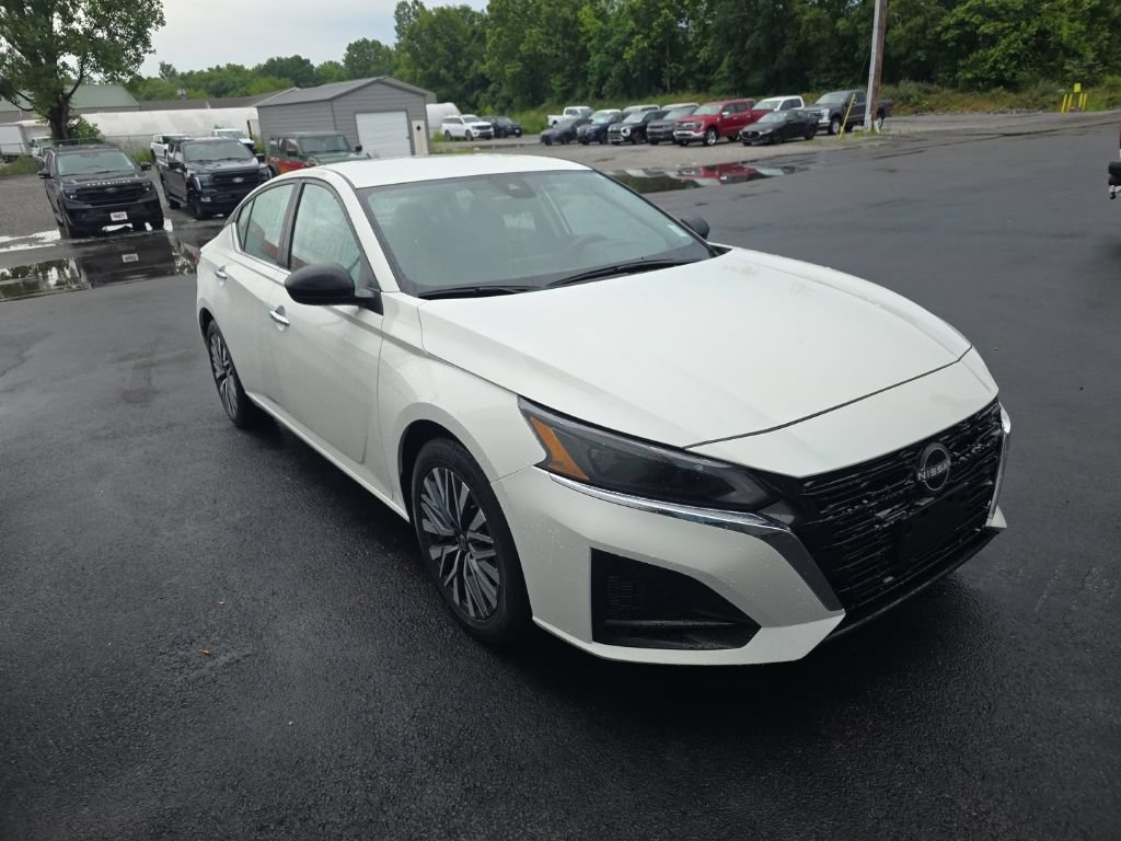 Used 2025 Nissan Altima 2.5 SV FWD image 4