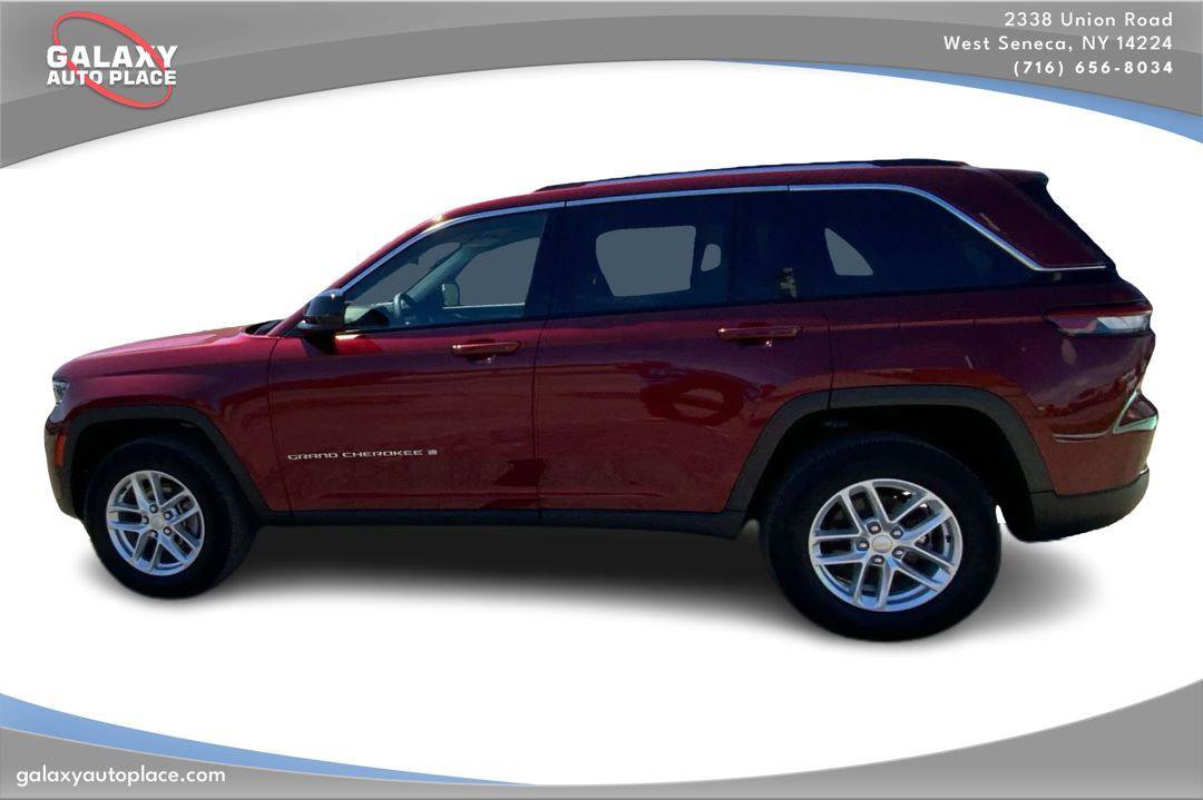 Used 2023 Jeep Grand Cherokee Laredo AWD/4WD image 8
