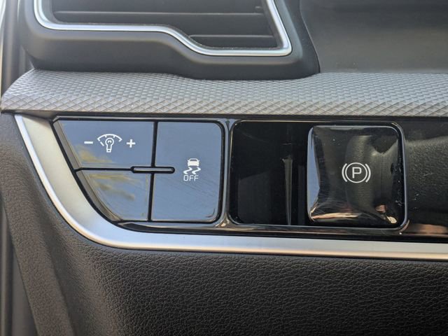 Used 2025 Kia Sportage LX image 15