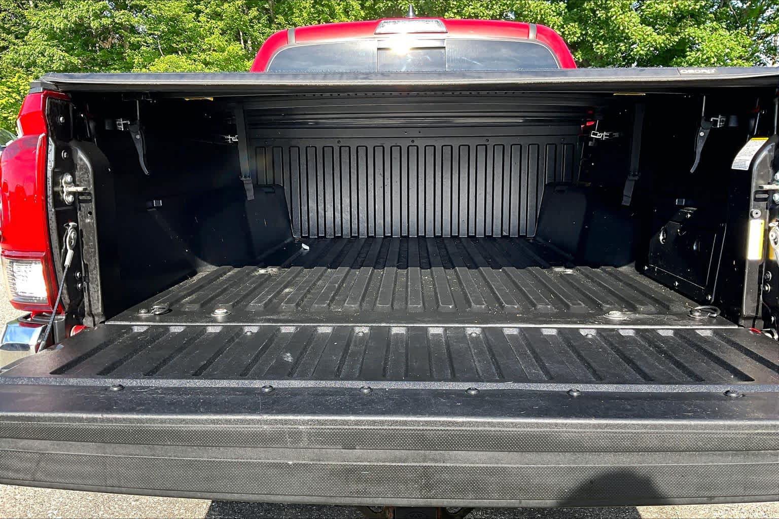 Certified 2020 Toyota Tacoma SR5 AWD/4WD image 32