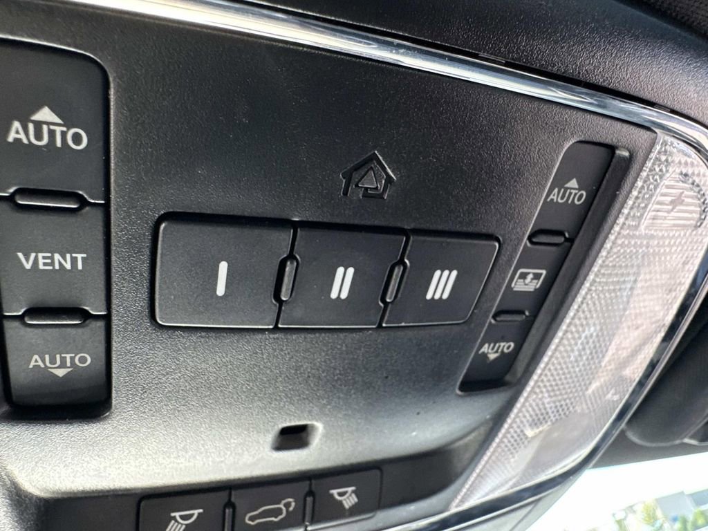 Used 2015 Jeep Grand Cherokee Limited w/ Luxury Group II image 19