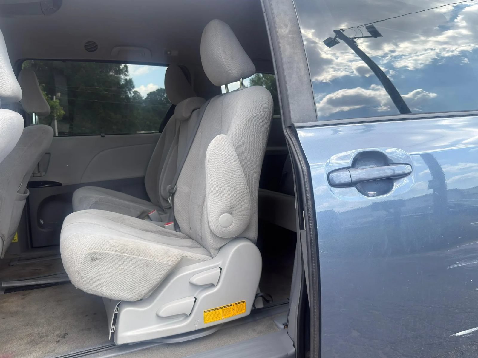 Used 2013 Toyota Sienna LE w/ Towing Pkg FWD image 16