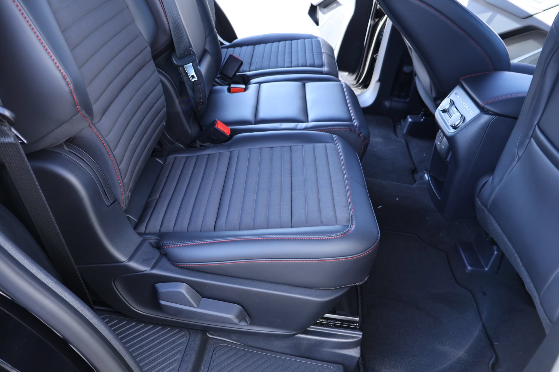 New 2026 Ford Explorer ST-Line w/ ST-Line Street Pack AWD/4WD image 16