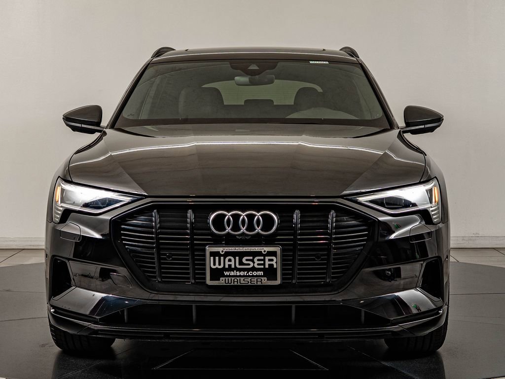 Used 2022 Audi e-tron Premium w/ Convenience Plus Package image 2