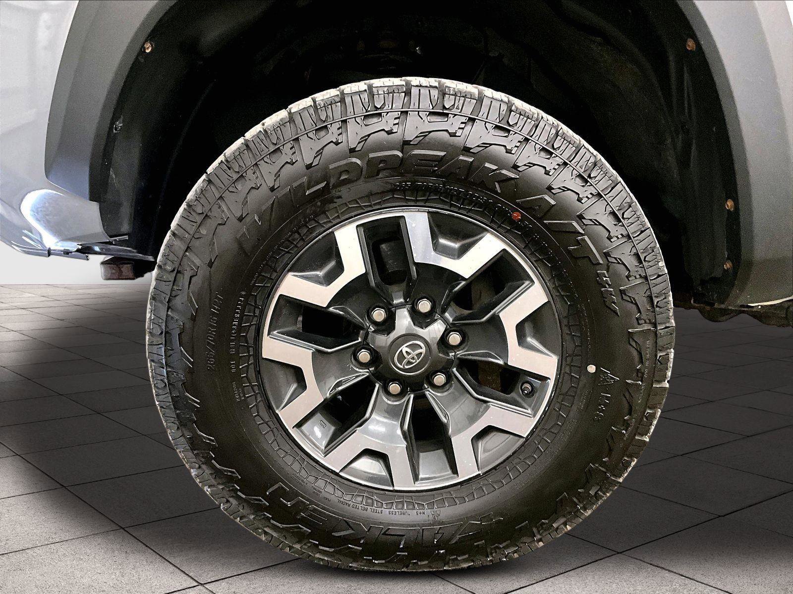 Used 2020 Toyota Tacoma TRD Off-Road AWD/4WD image 9