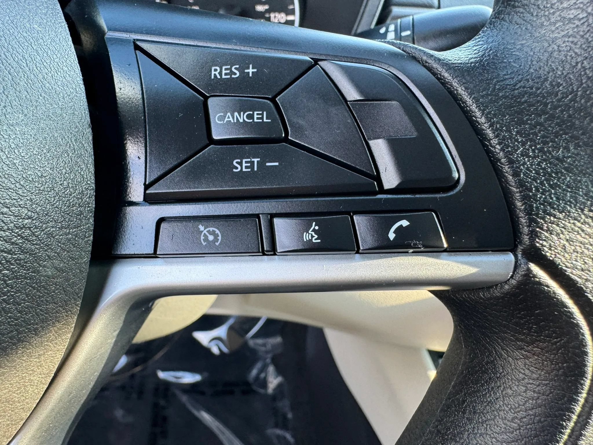 Used 2025 Nissan Altima 2.5 SV FWD image 16