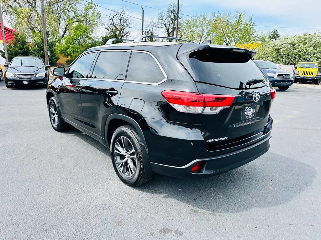 Used 2017 Toyota Highlander Plus w/ Carpet Mat Package AWD/4WD image 5