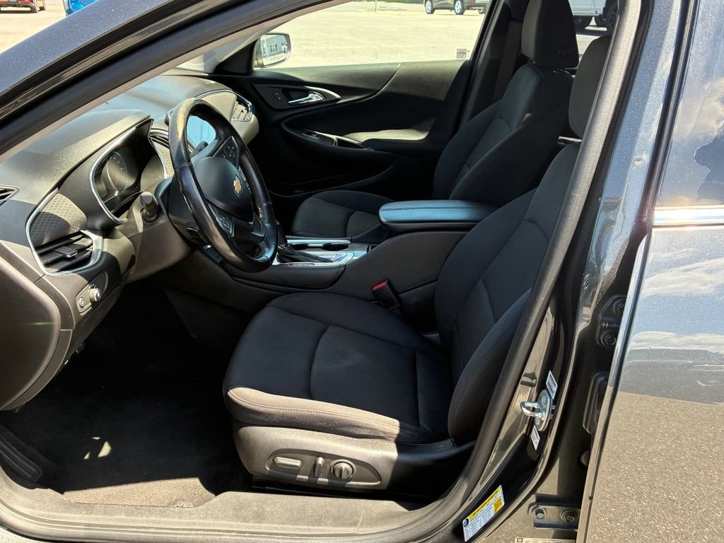 Used 2016 Chevrolet Malibu LT FWD image 16