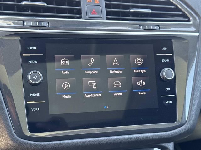 Used 2023 Volkswagen Tiguan SE w/ Panoramic Sunroof Package FWD image 10