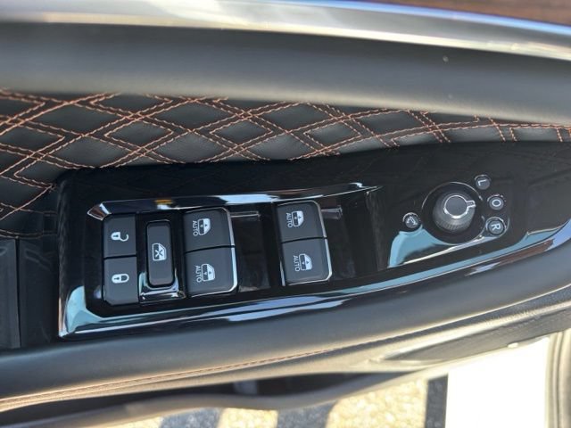 Used 2024 Jeep Grand Cherokee Summit AWD/4WD image 9