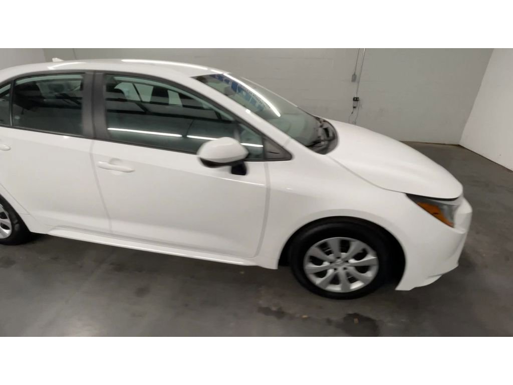 Used 2023 Toyota Corolla LE image 2