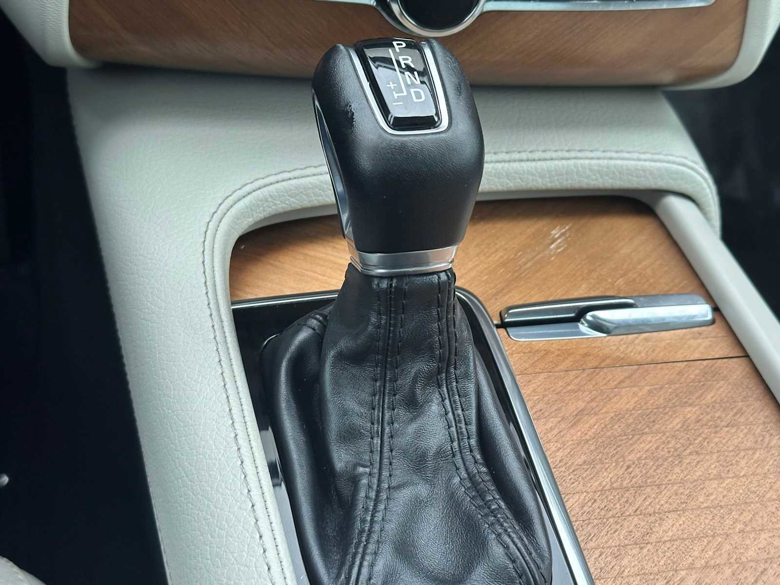 Certified 2022 Volvo XC90 T6 Momentum w/ Advanced Package image 31