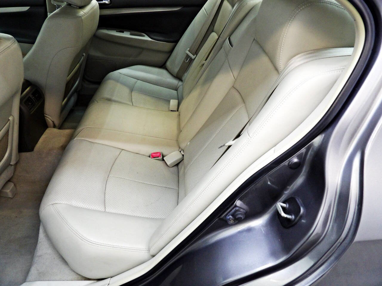 Used 2010 INFINITI G37 x Sedan AWD/4WD image 10