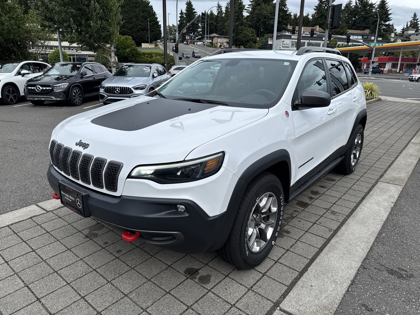 Used 2019 Jeep Cherokee Trailhawk AWD/4WD image 1