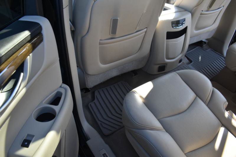 Used 2019 Cadillac Escalade ESV Luxury image 36