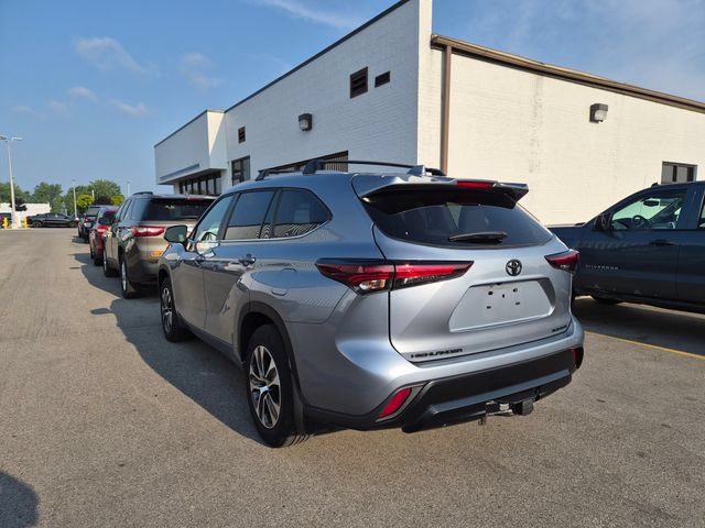 Used 2024 Toyota Highlander XLE AWD/4WD image 7