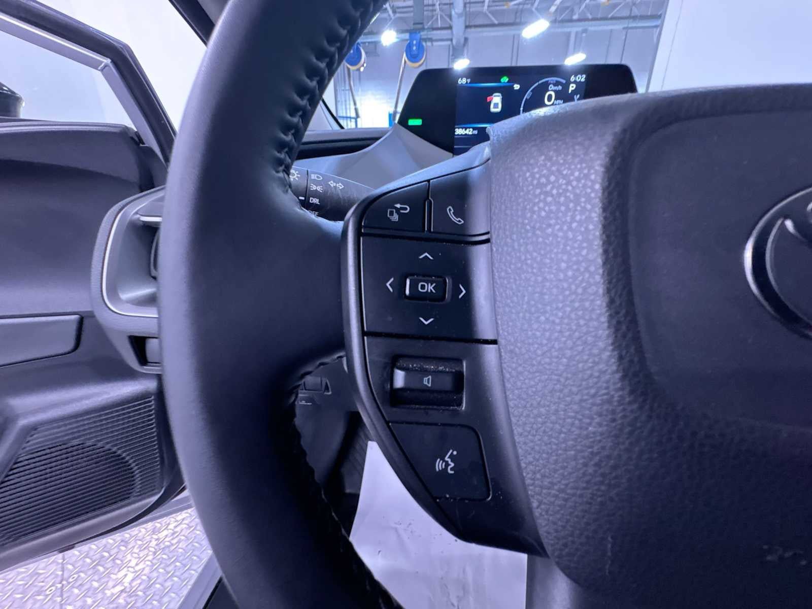 Used 2023 Toyota Prius LE FWD image 12