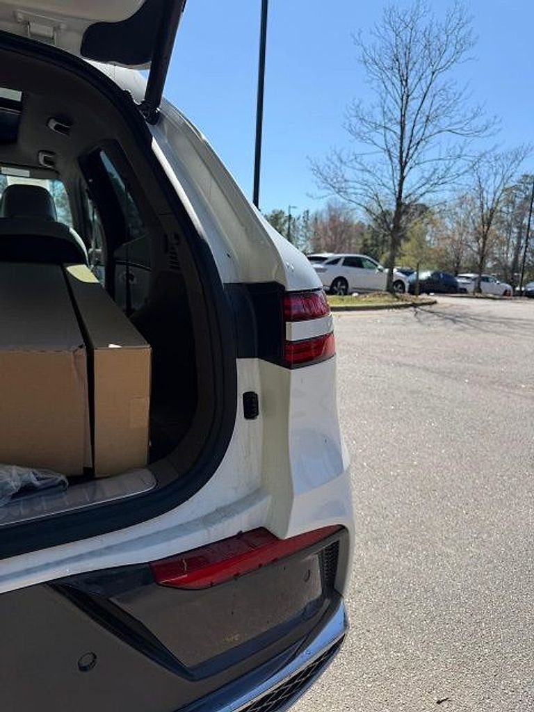 Used 2026 Genesis GV70 2.5T Advanced image 9