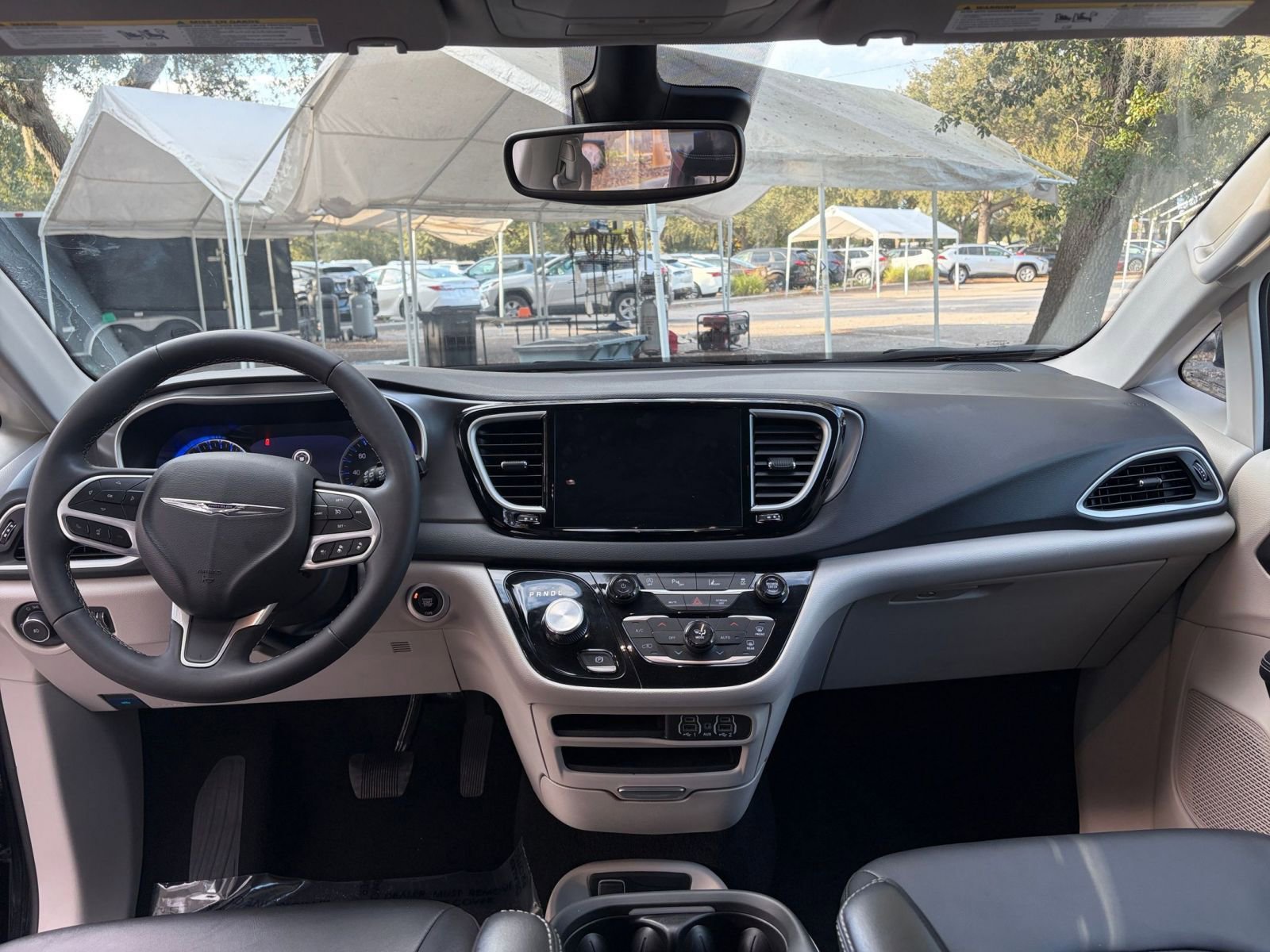 Used 2024 Chrysler Pacifica Touring-L image 29