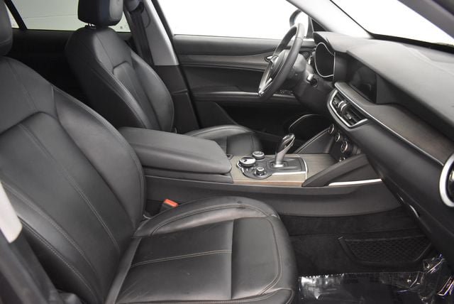 Used 2018 Alfa Romeo Stelvio Ti AWD/4WD image 19