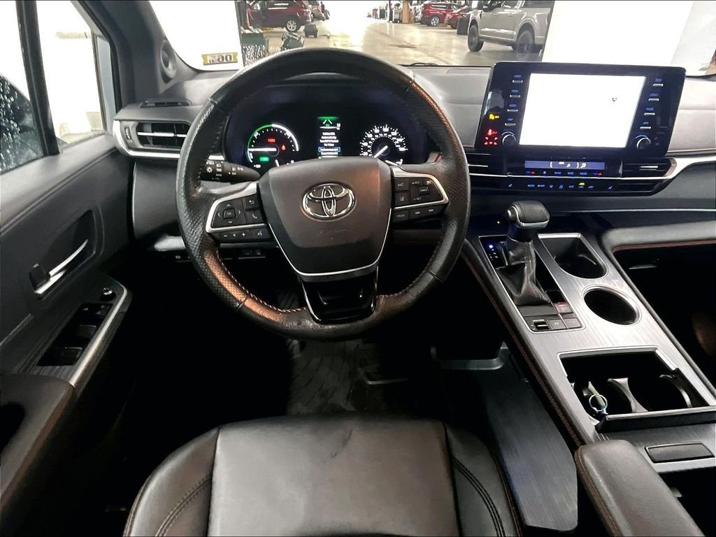 Used 2021 Toyota Sienna XSE w/ XSE Plus Package AWD/4WD image 18