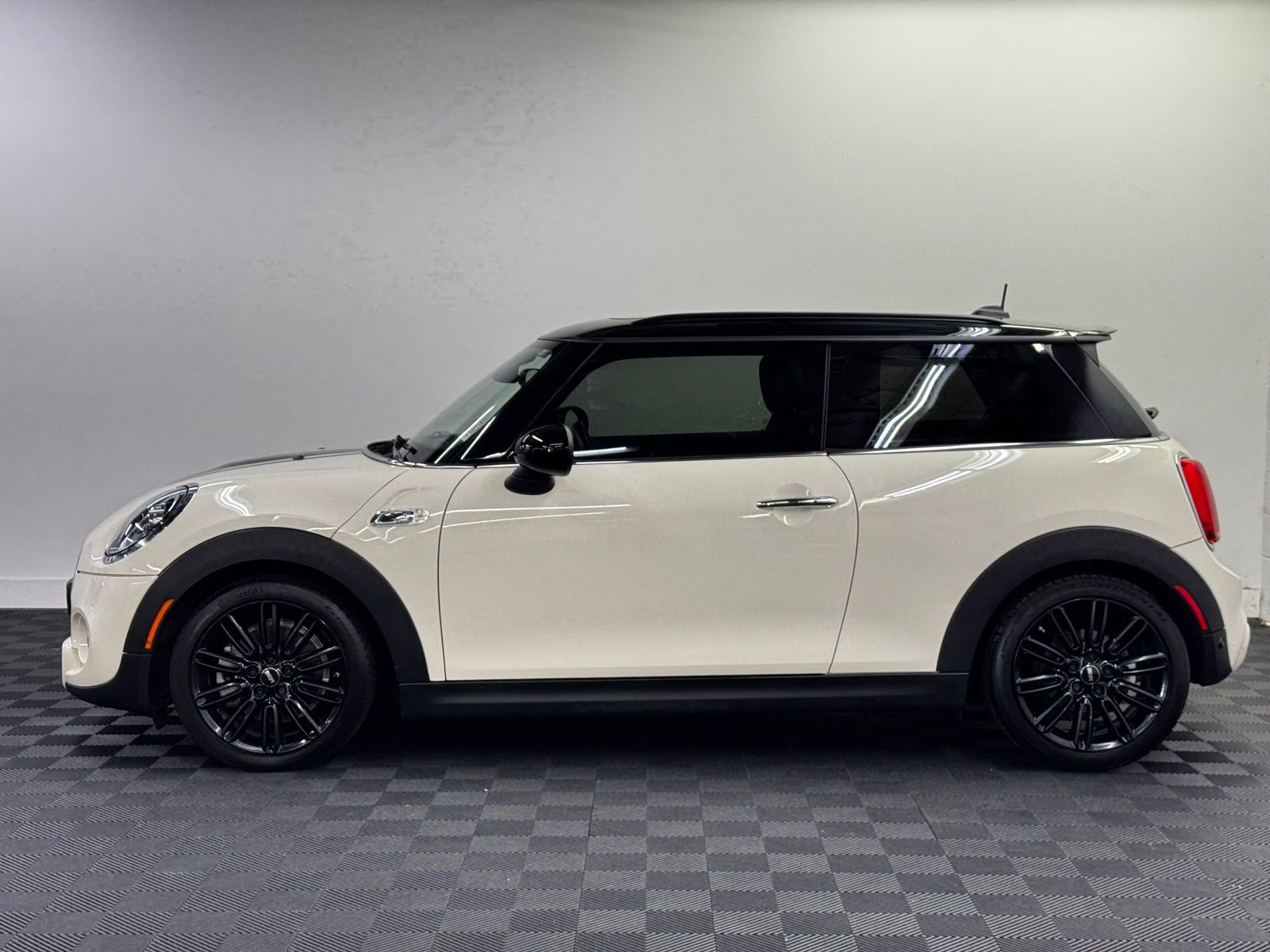 Used 2019 MINI Cooper S w/ Signature Upholstery Package image 3
