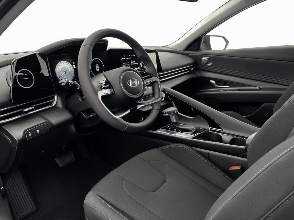 New 2025 Hyundai Elantra SEL image 14