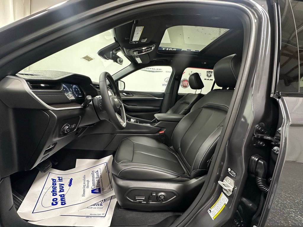 New 2025 Jeep Grand Cherokee Limited image 12