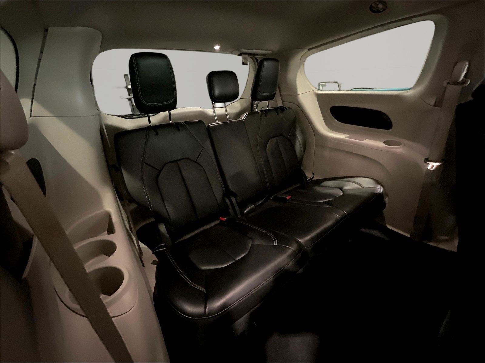 Used 2023 Chrysler Pacifica Touring-L FWD image 24