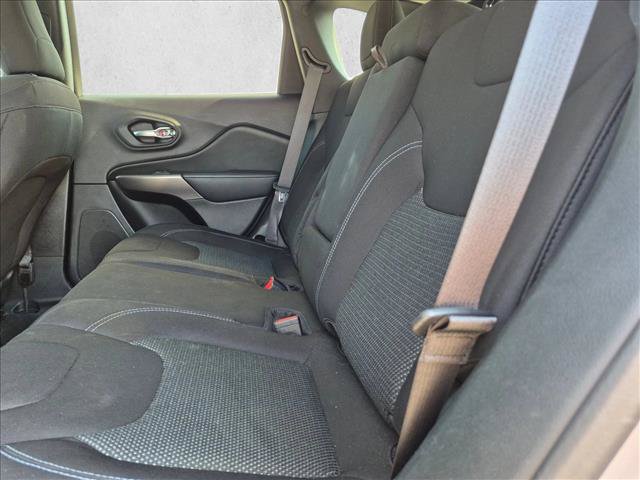 Used 2020 Jeep Cherokee Latitude FWD image 17