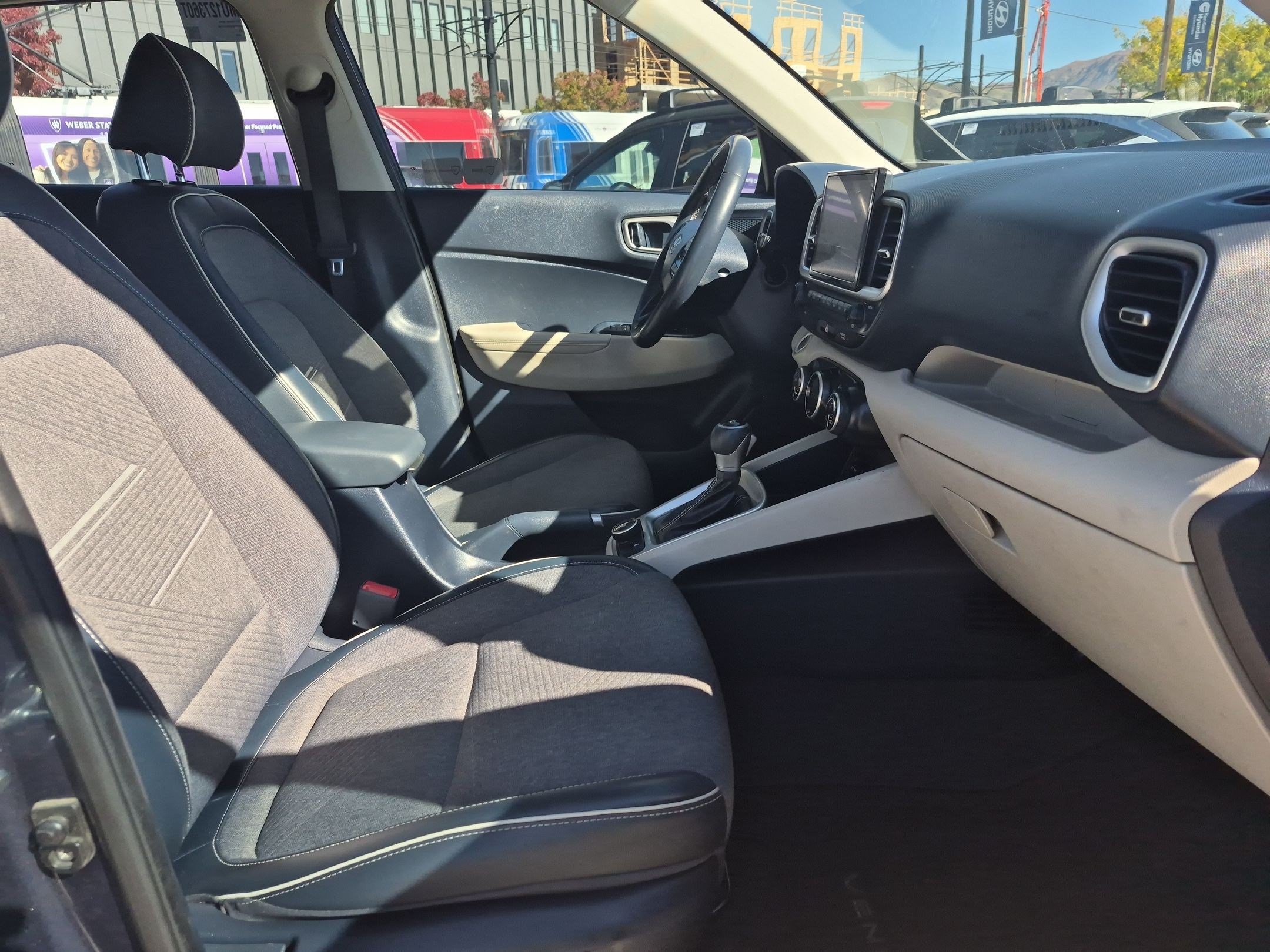 Used 2021 Hyundai Venue FWD image 30