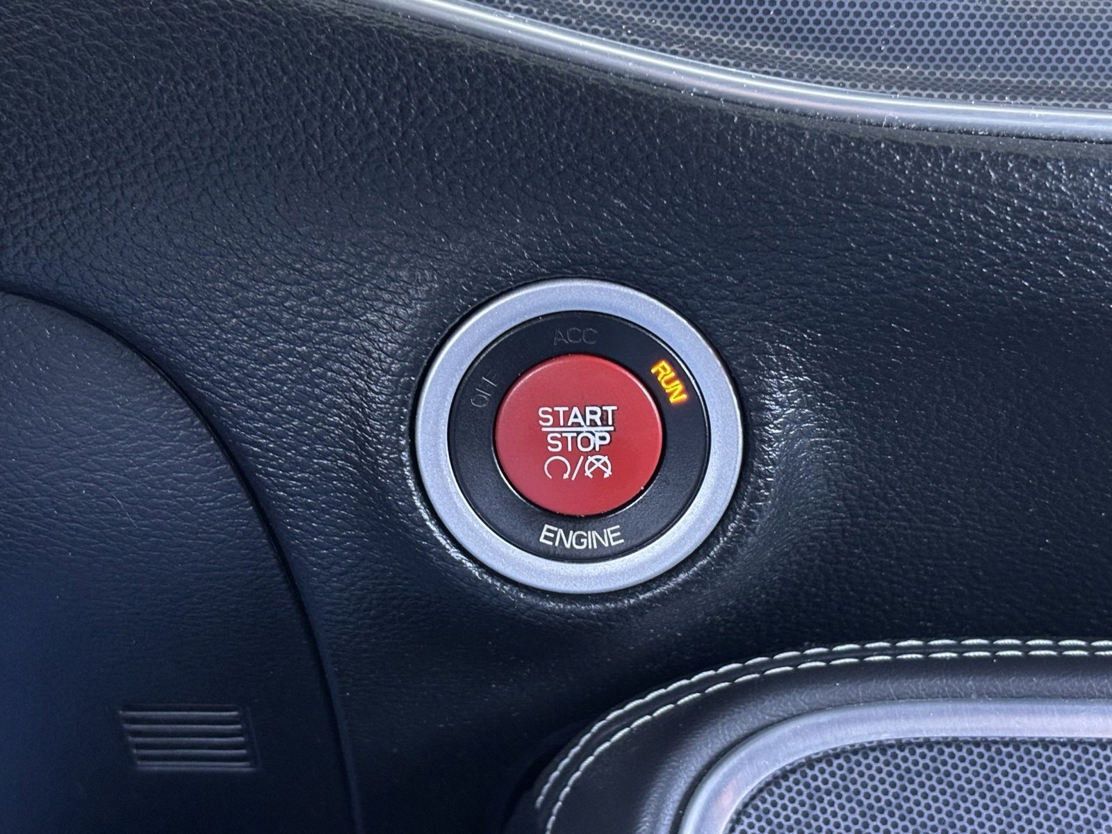 Used 2015 Dodge Challenger SRT image 6