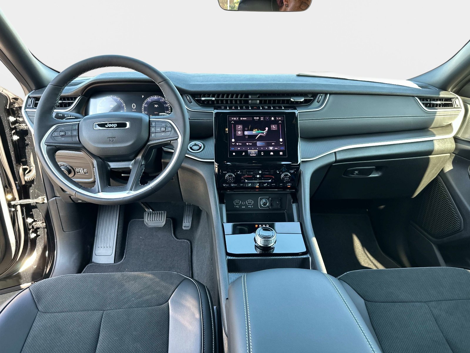 New 2025 Jeep Grand Cherokee Altitude AWD/4WD image 18