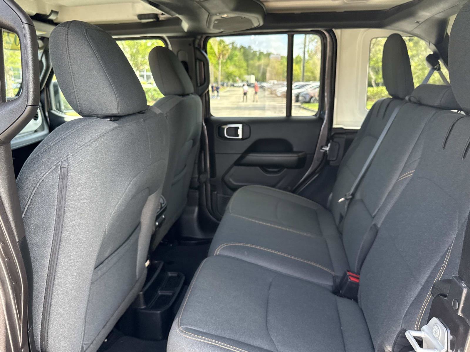 Used 2025 Jeep Wrangler Sahara image 14