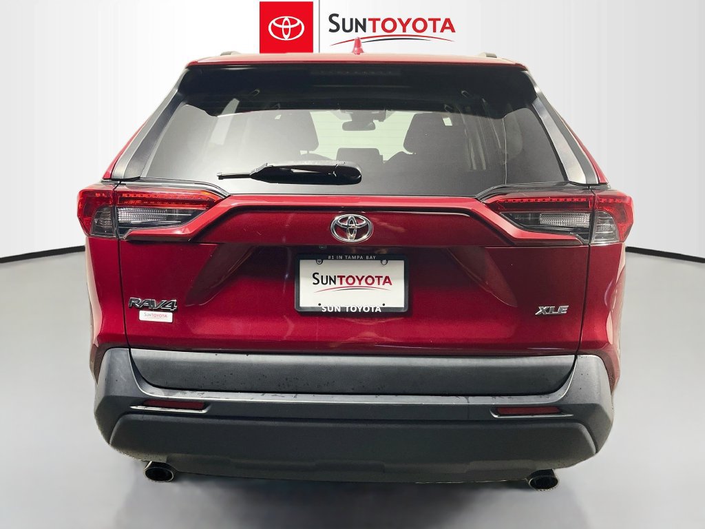 Used 2021 Toyota RAV4 XLE w/ Convenience Package FWD image 4