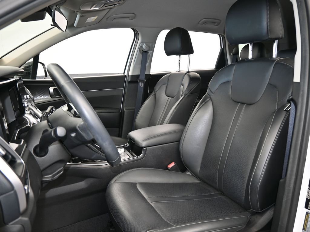 Used 2023 Kia Sorento S image 10
