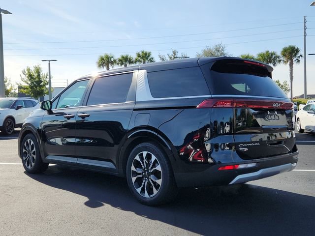 Used 2022 Kia Carnival EX image 3