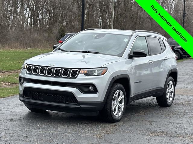 Used 2024 Jeep Compass Latitude image 28