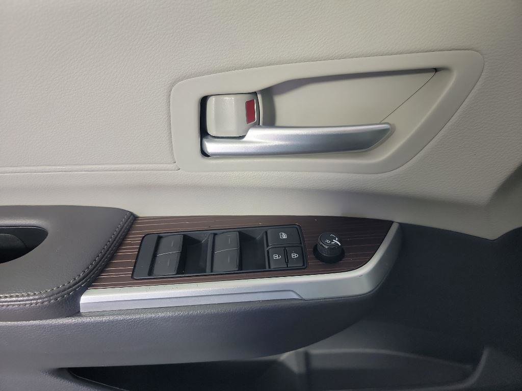Used 2021 Toyota Sienna XLE image 38