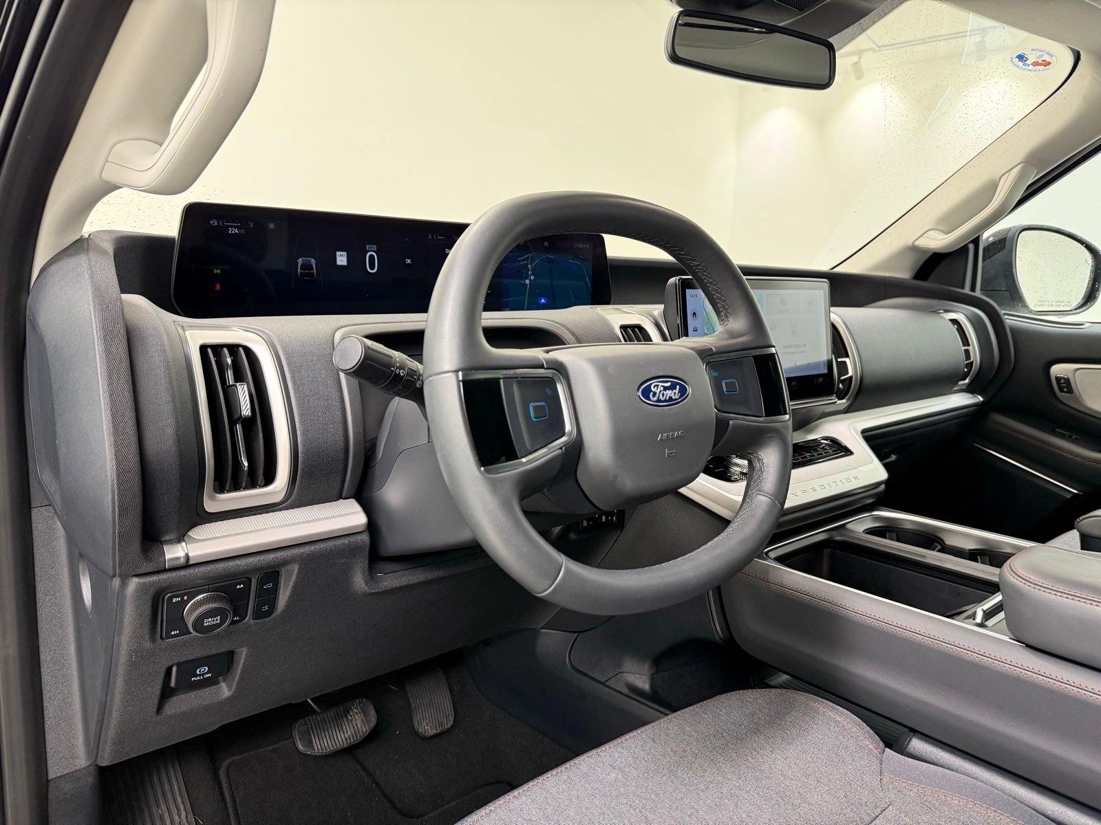 Used 2025 Ford Expedition Active image 17