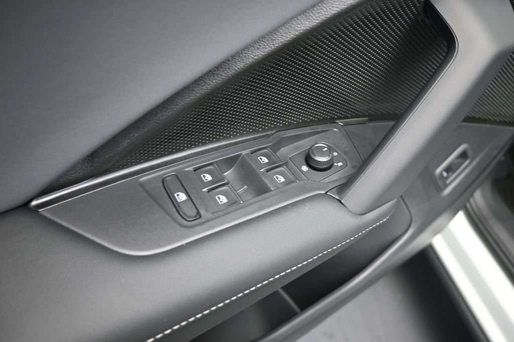 New 2026 Volkswagen Tiguan SE FWD image 19