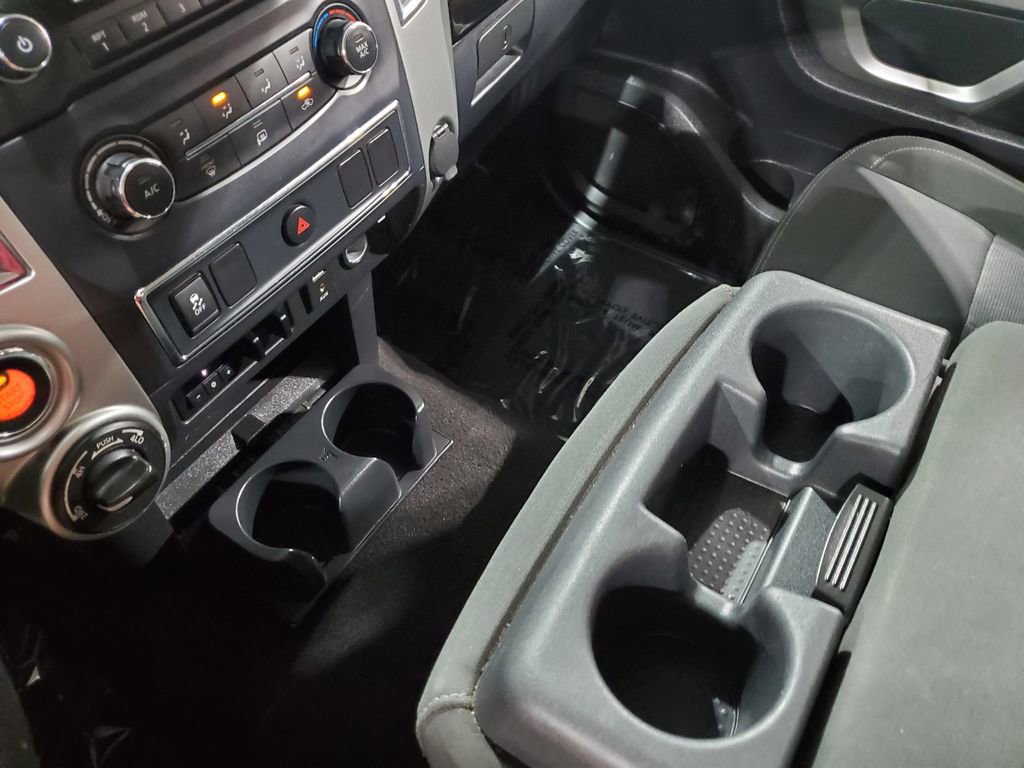 Used 2017 Nissan Titan SV AWD/4WD image 32