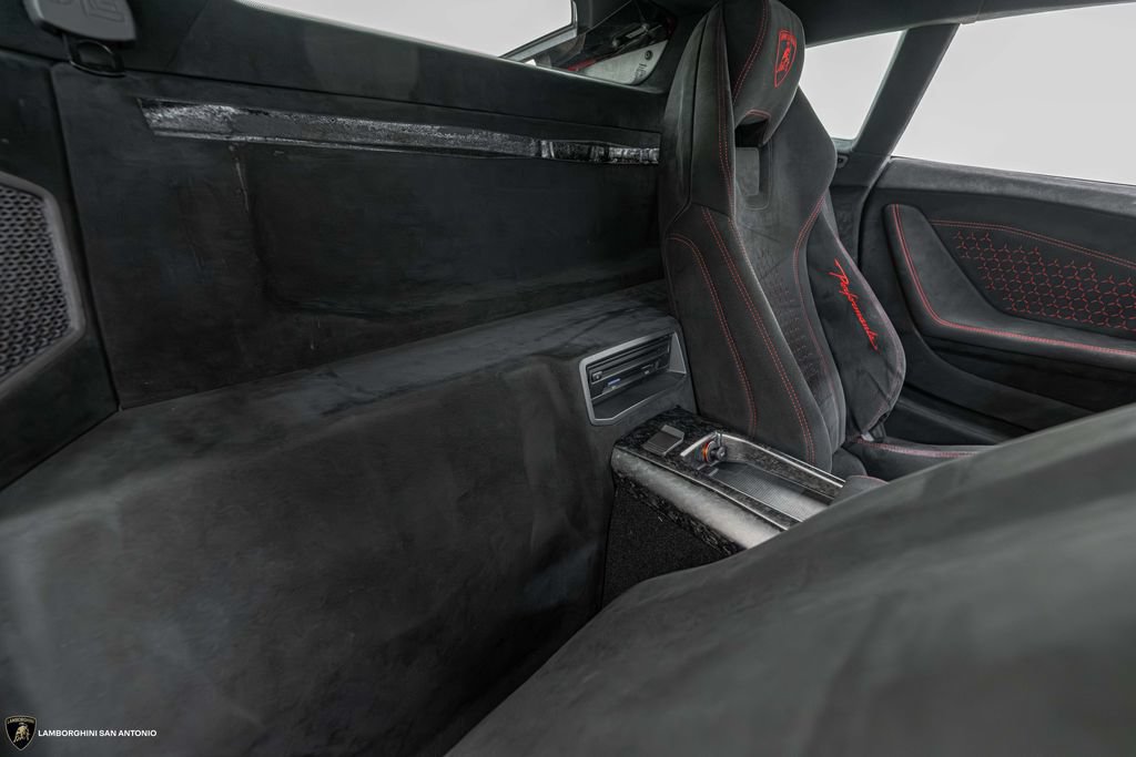 Used 2018 Lamborghini Huracan Performante AWD/4WD image 29