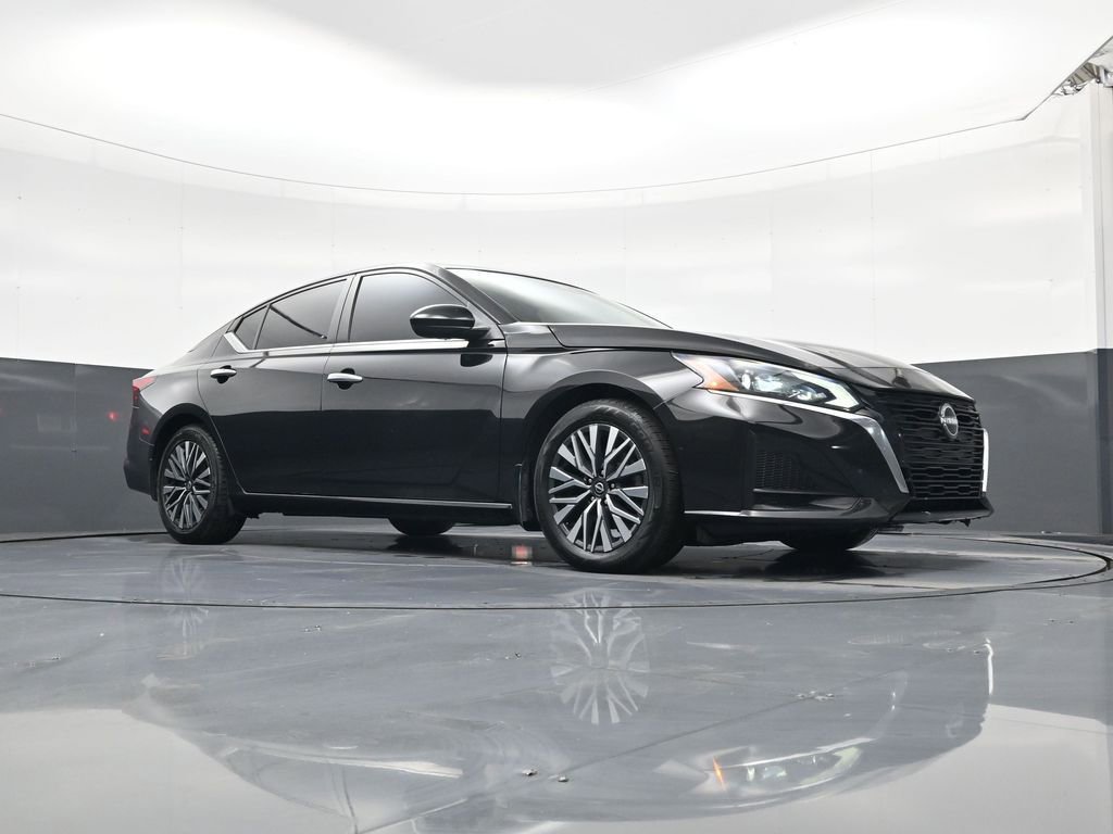 Used 2023 Nissan Altima 2.5 SV w/ SV Premium Package FWD image 16
